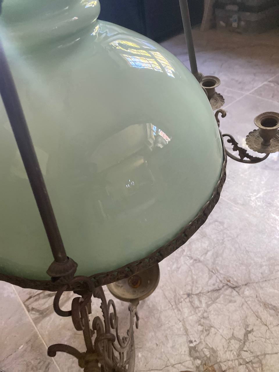 Lustre ancien - vasque opaline verte vue de face