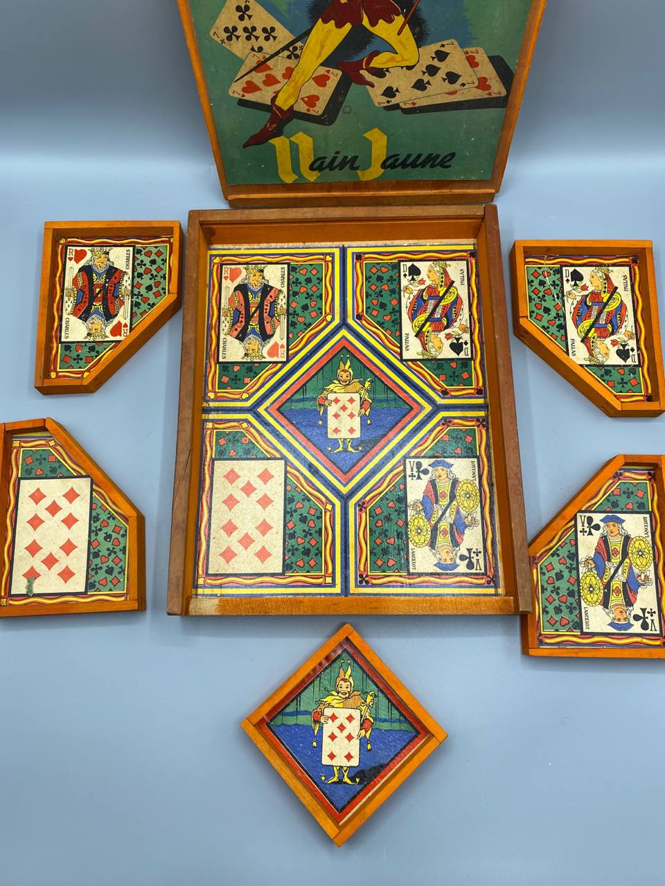 Plateau intérieur Nain Jaune et plateaux de mise en bois