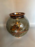 Vase boule grès atelier émail vert céladon décor oiseaux vue de face