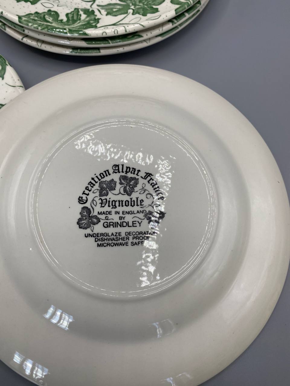 Cachet sous la base Création Alpac France Vignoble Made in England by Grindley