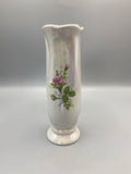 Vase soliflore porcelaine irisee decor roses roses col festonne vue de face