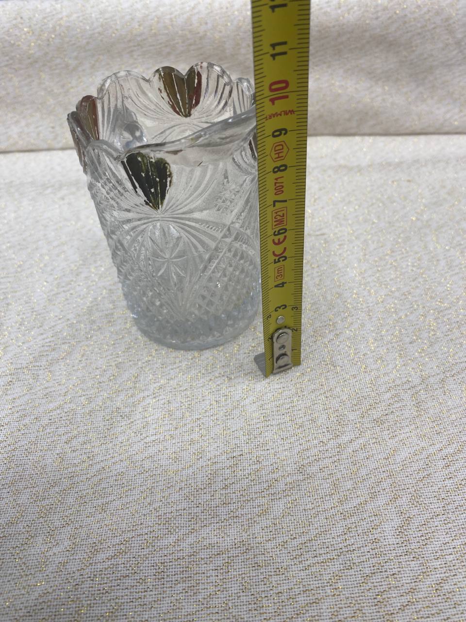 Mesure hauteur crémier verre pressé environ 9 cm col festonné doré