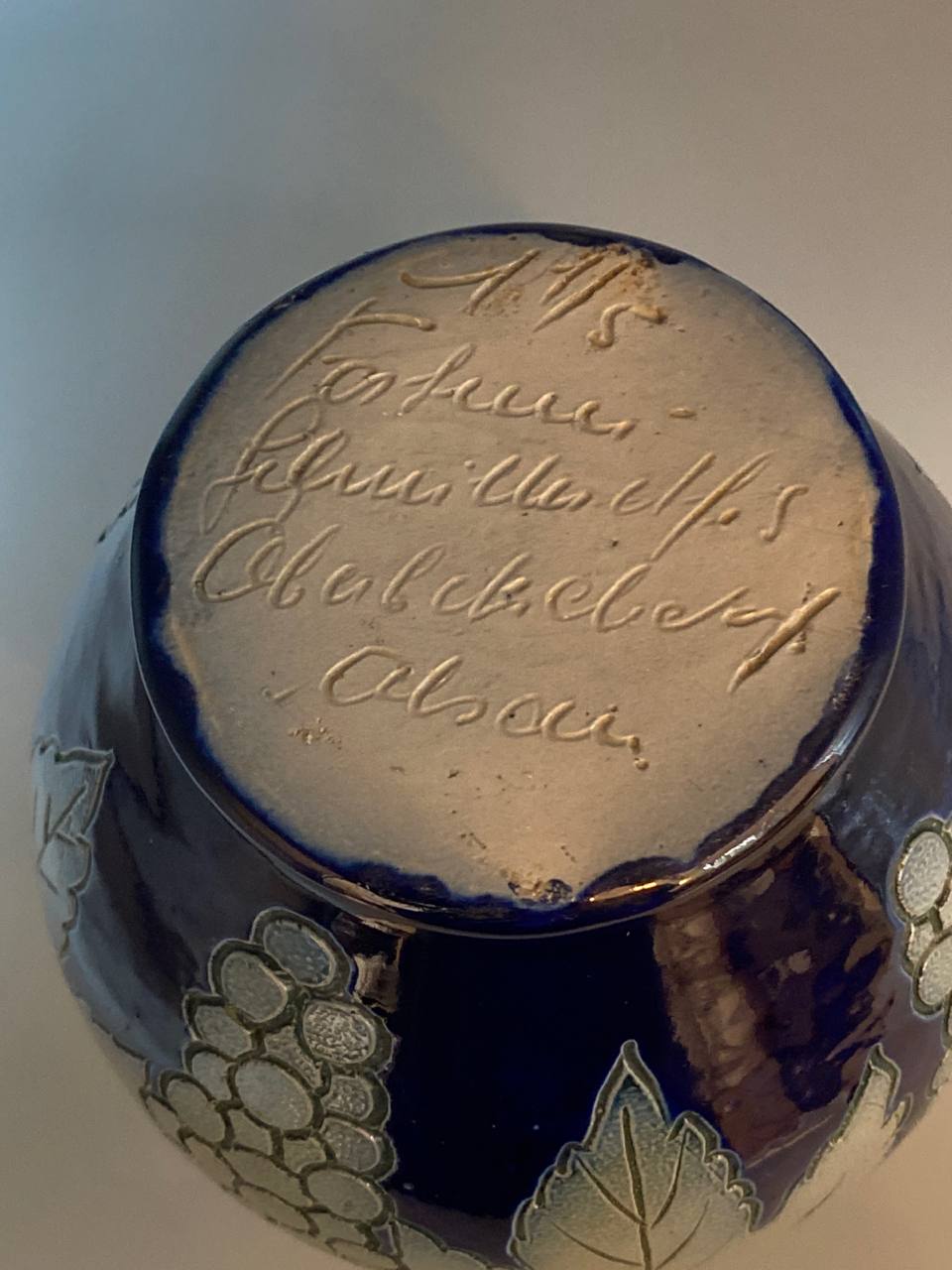 Base pichet faïence inscription gravée Poterie Alsacienne Oberbetschdorf Alsace
