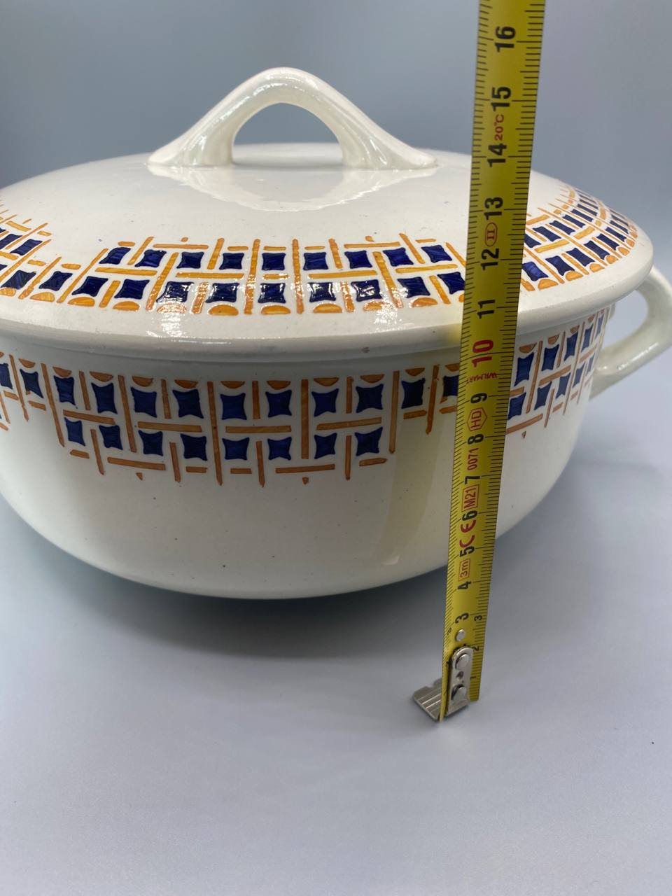 Mesure hauteur soupière faïence Maryse Givors couvercle compris environ 15 cm