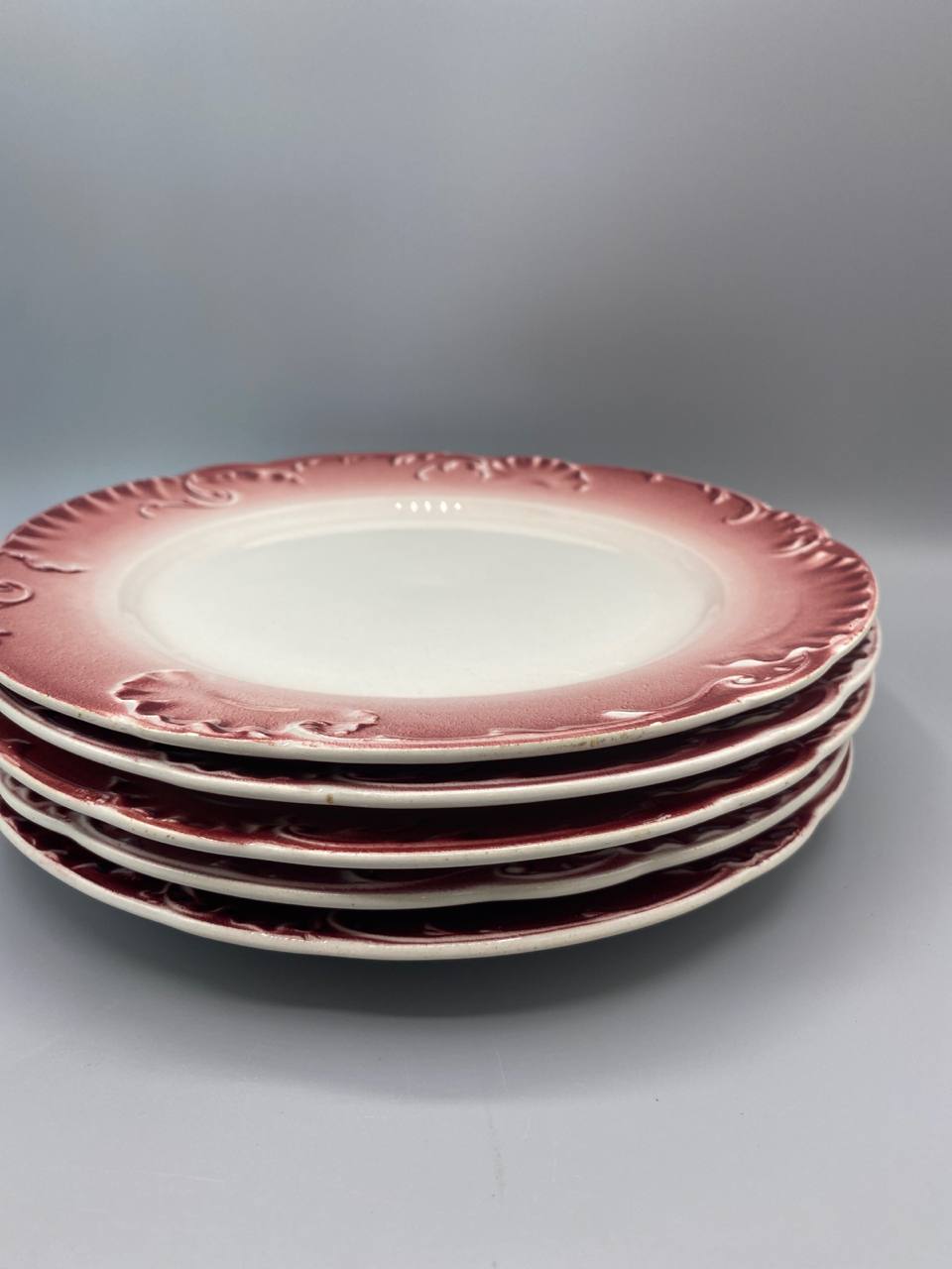 5 assiettes dessert porcelaine Pexonne empilées vue de profil