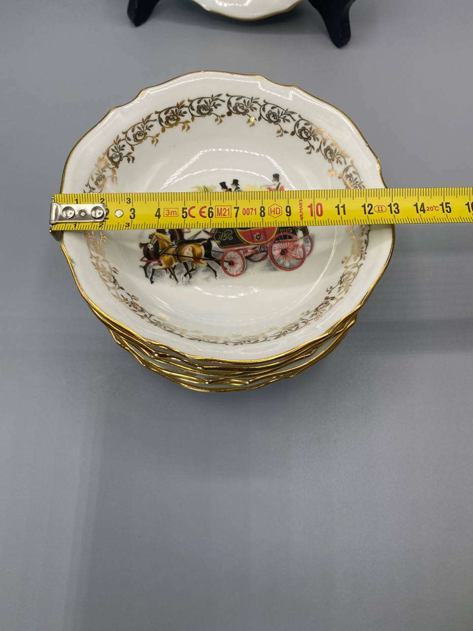 Mesure diamètre coupelle porcelaine FLISA environ 13 cm