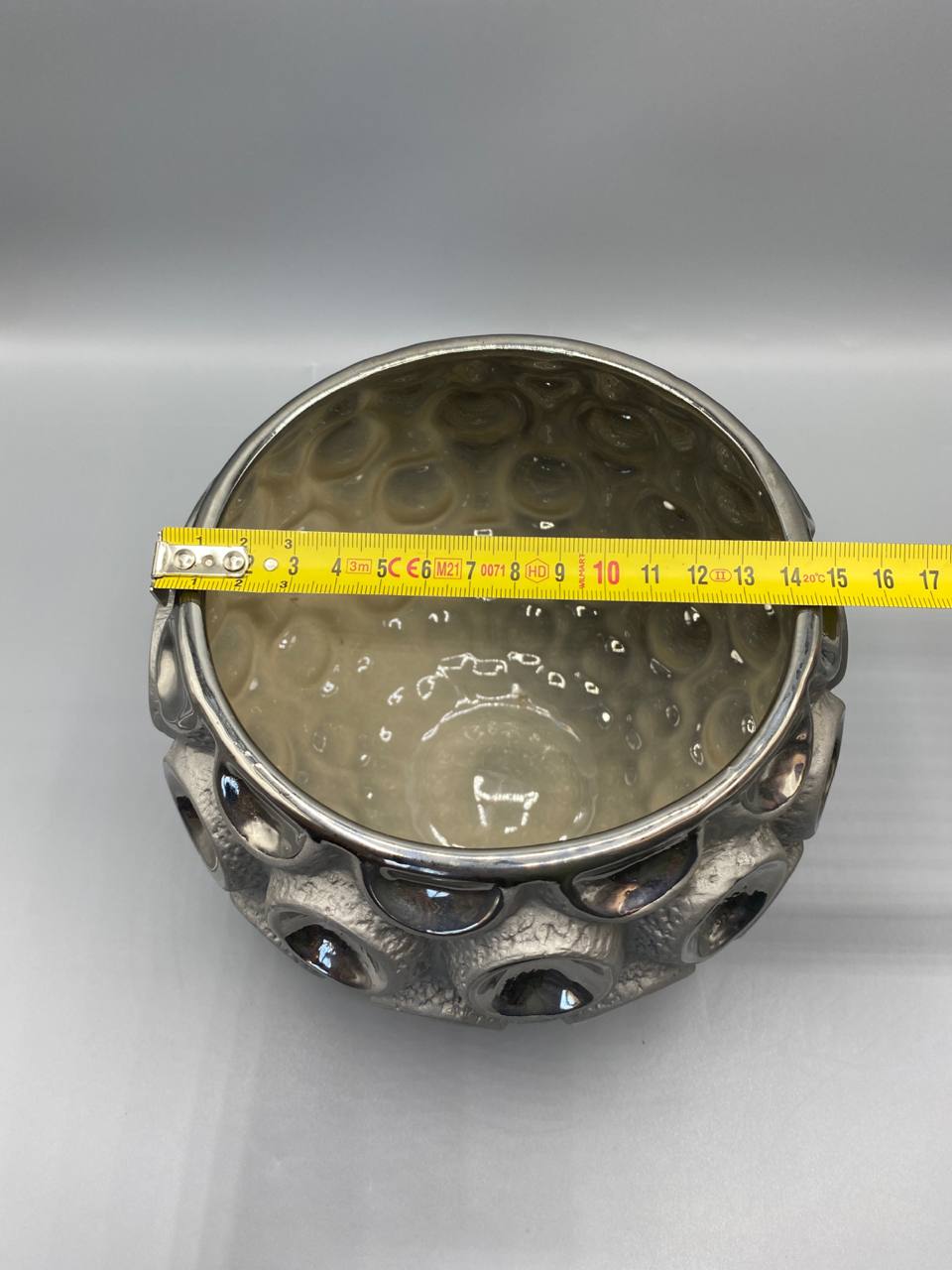Mesure diamètre intérieur cache-pot céramique argentée environ 14 cm