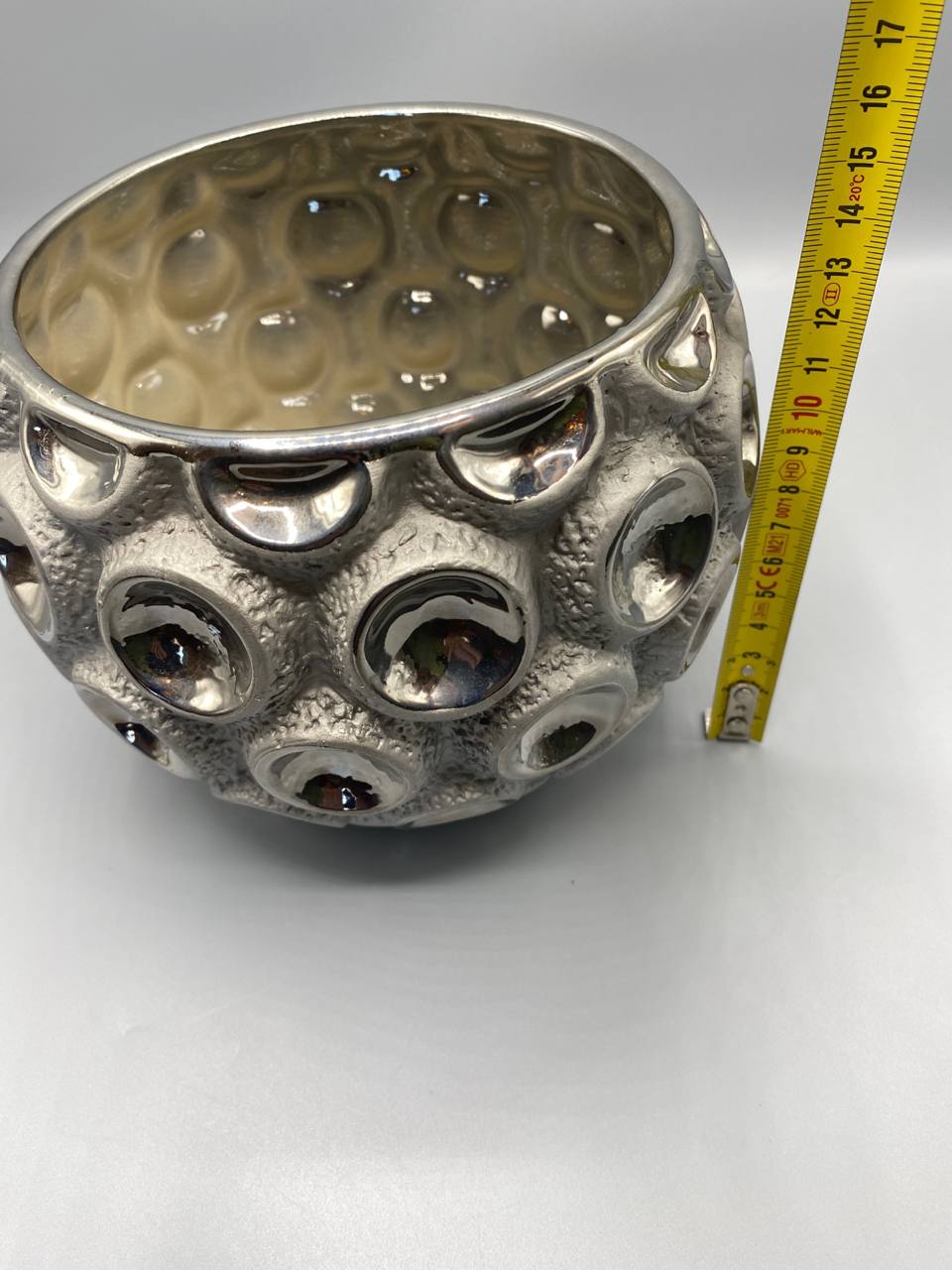 Mesure hauteur cache-pot céramique argentée environ 10 cm vue de profil