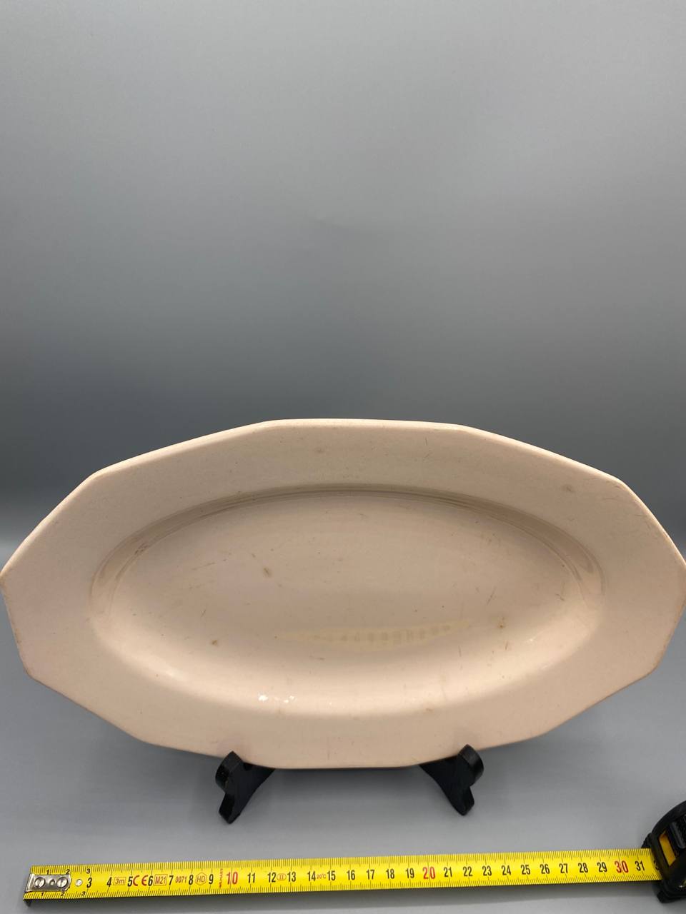 Mesure longueur plat ovale Saint-Amand octogonal environ 30 cm mètre visible