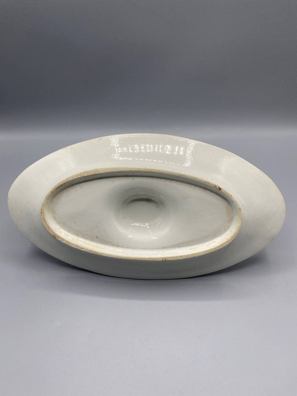 Vue de dessous dormant saucière faïence fine tampon marque base