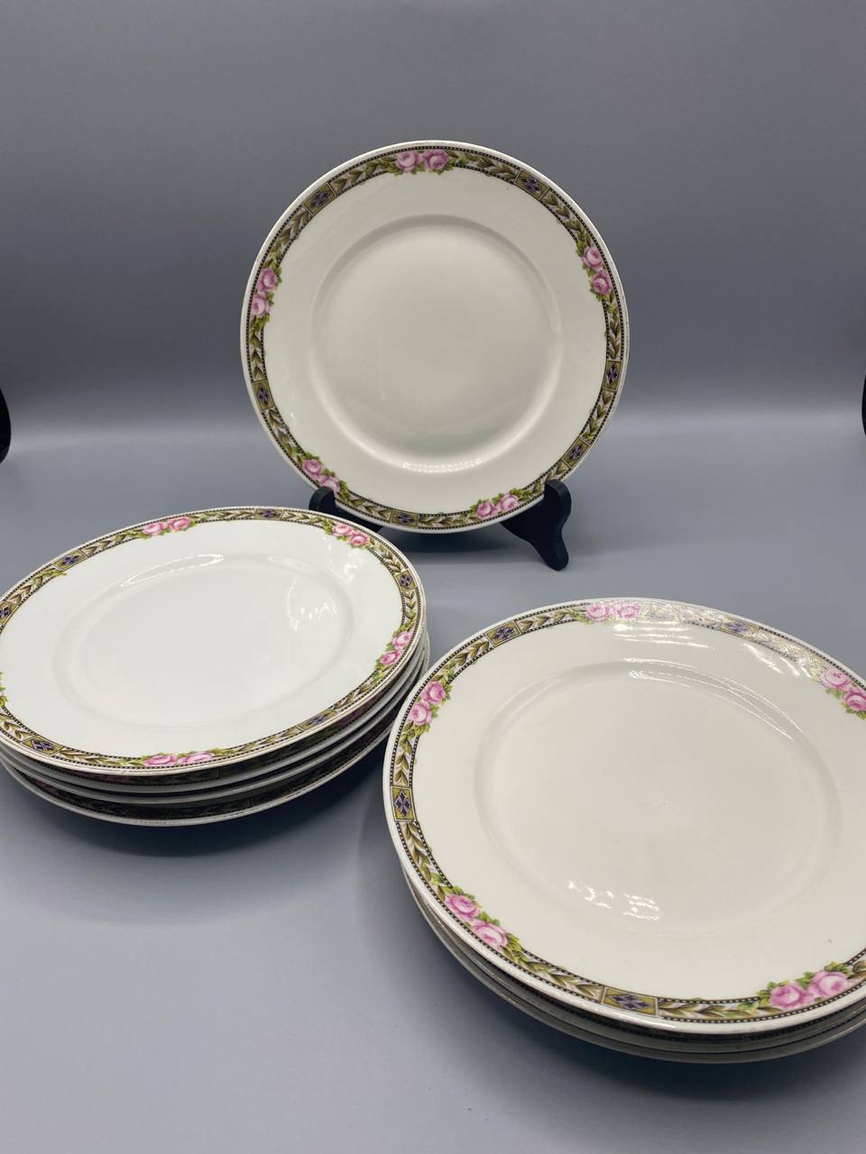 8 assiettes à dessert porcelaine Limoges J. Pouyat frise roses roses Art Nouveau vue d'ensemble