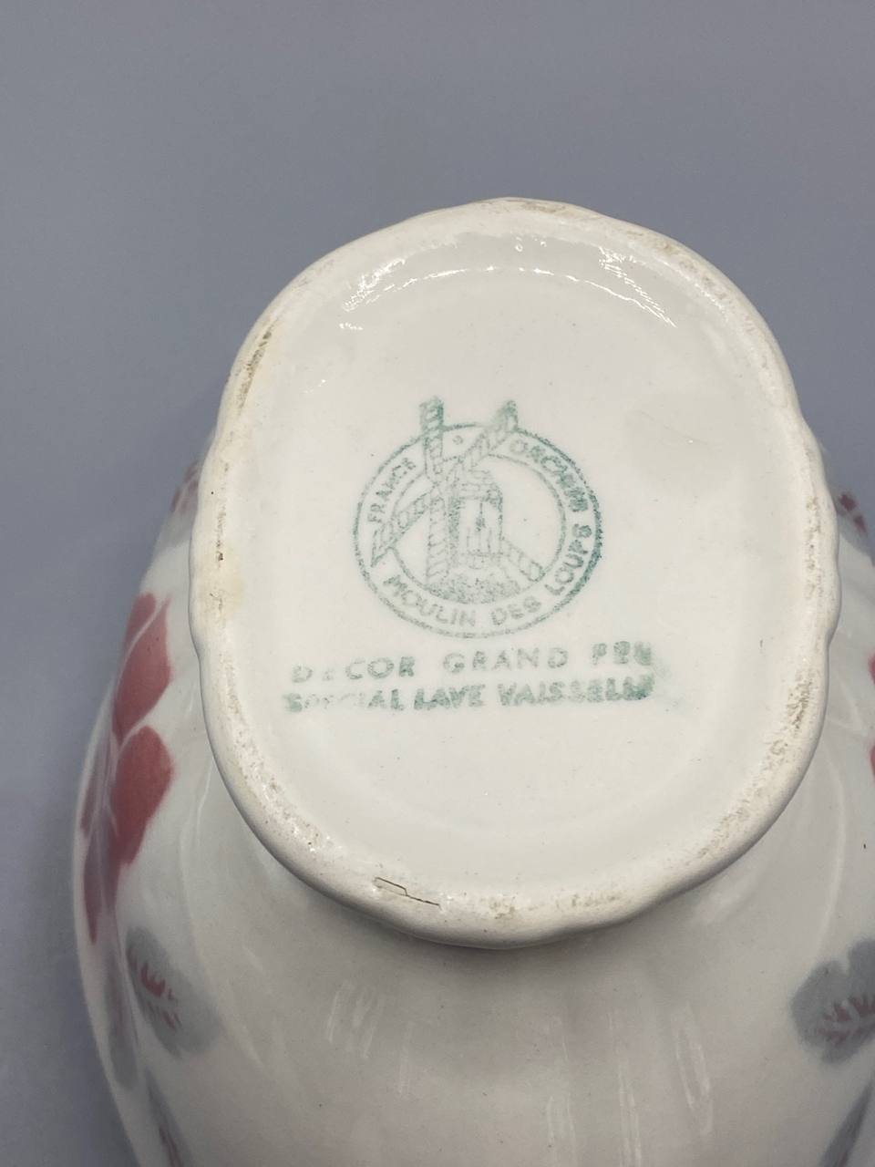 Vue de dessous saucière faïence tampon vert Orchies Moulins des Loups Décor Grand Feu