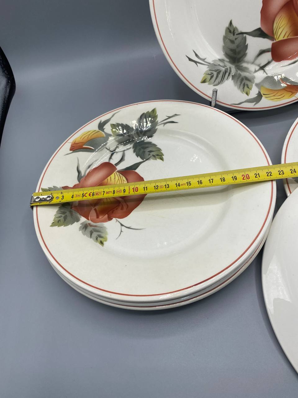 Vue de dessus assiette creuse faïence Digoin Sarreguemines mesure diamètre 22 cm mètre visible