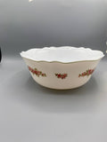 Saladier verre opal Arcopal décor roses miniatures guirlande rose rouge bord festonné vue de face