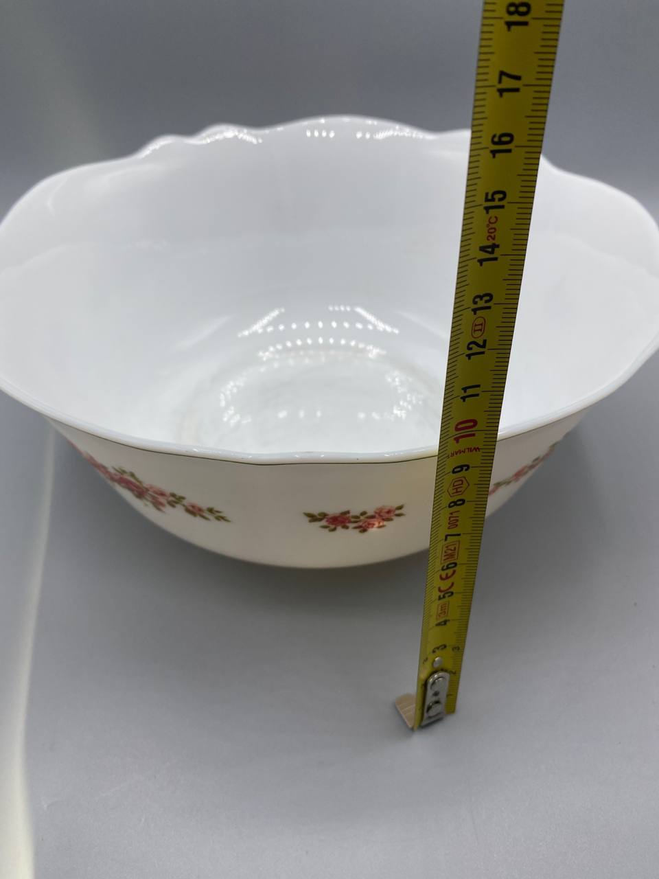 Vue de profil saladier Arcopal verre opal mesure hauteur 10 cm mètre visible