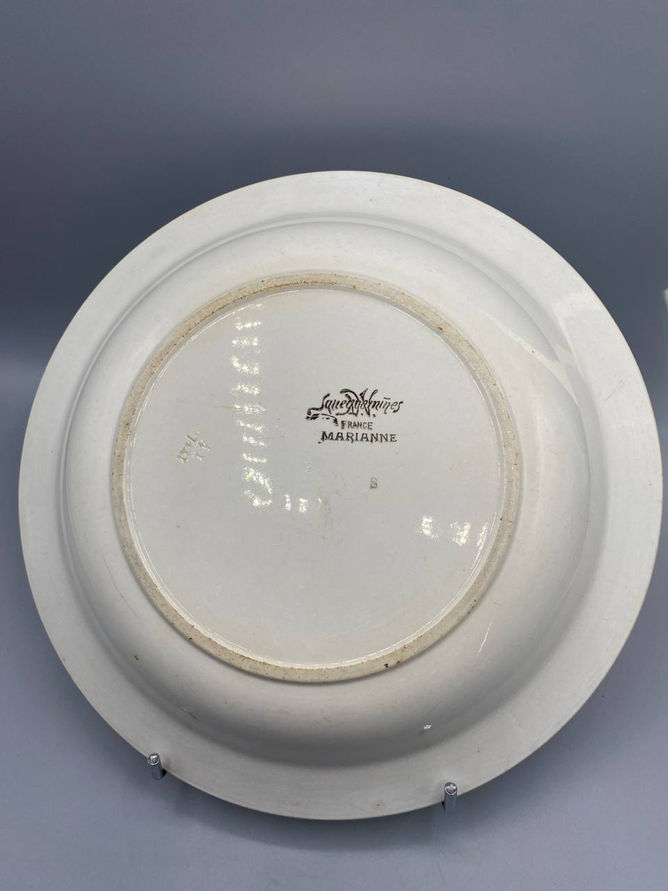 Revers plat creux faïence tampon Sarreguemines France Marianne