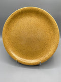 Plat grès glaçure granit ocre doré mouchetée vue de face design français années 1960-1970