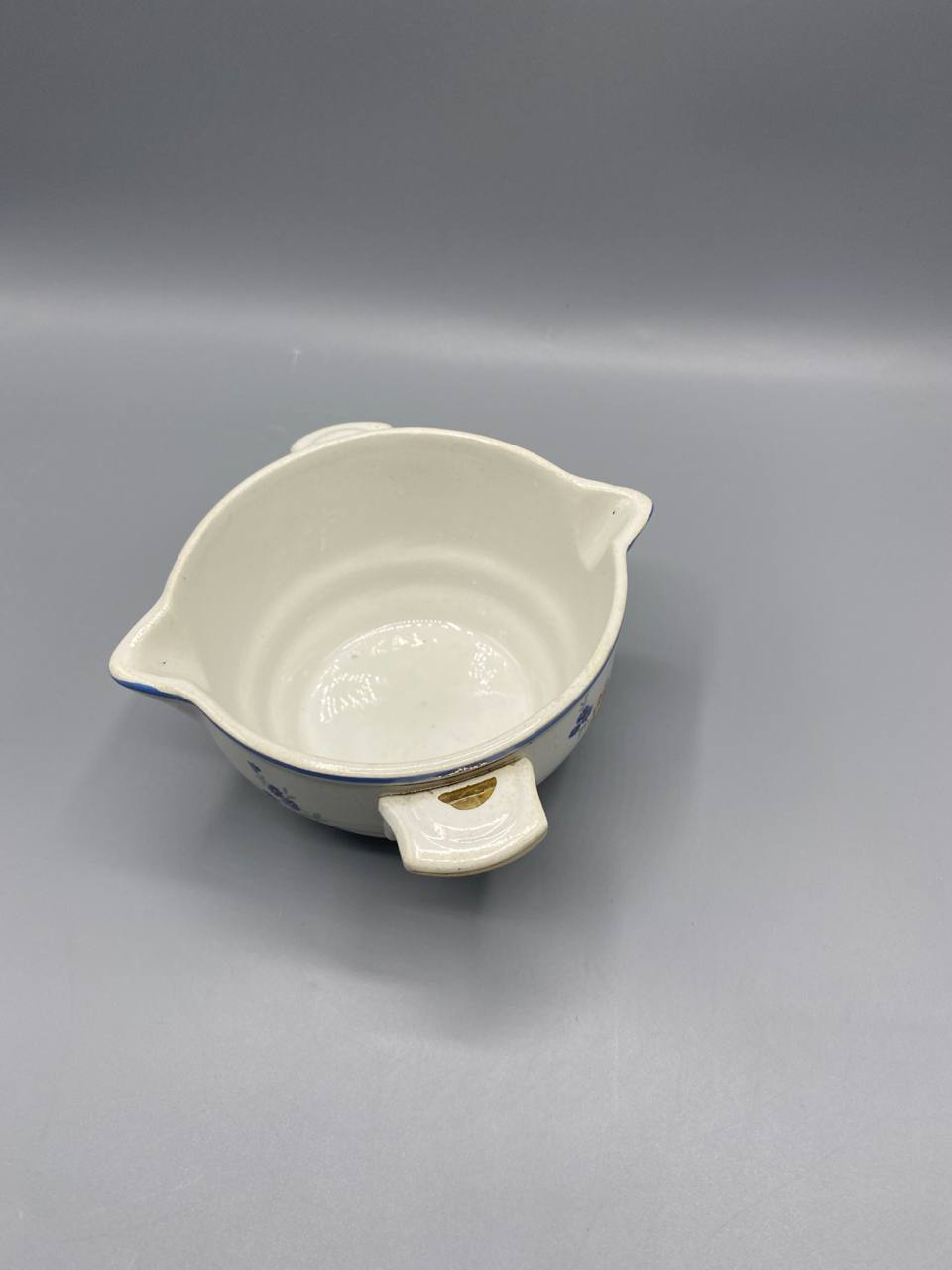 Intérieur saucière semi-porcelaine Saint-Amand-Hamage émaillé blanc pur vue de dessus