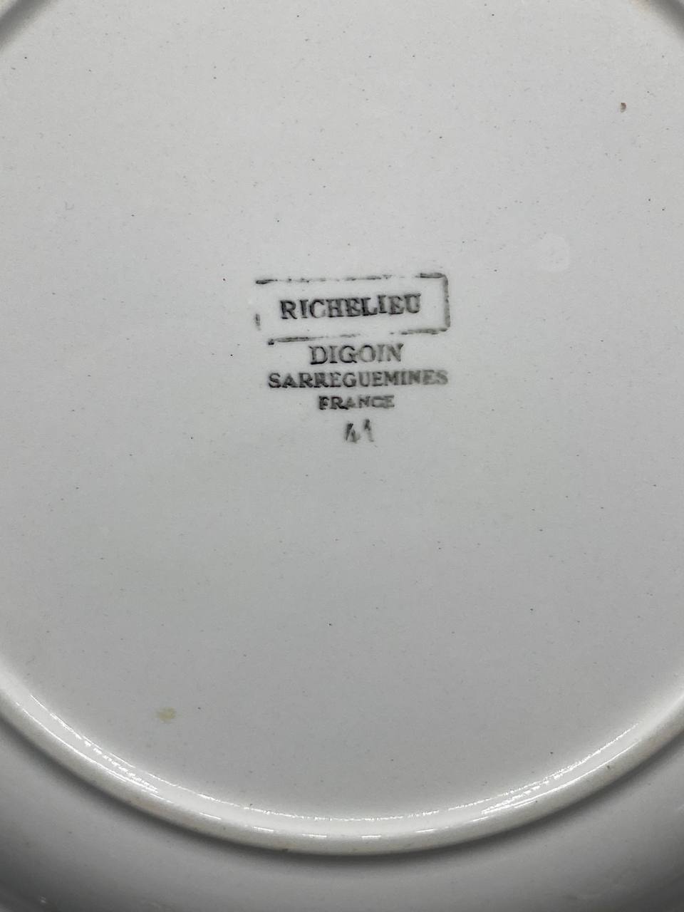 Revers plat faïence tampon Richelieu Digoin Sarreguemines France