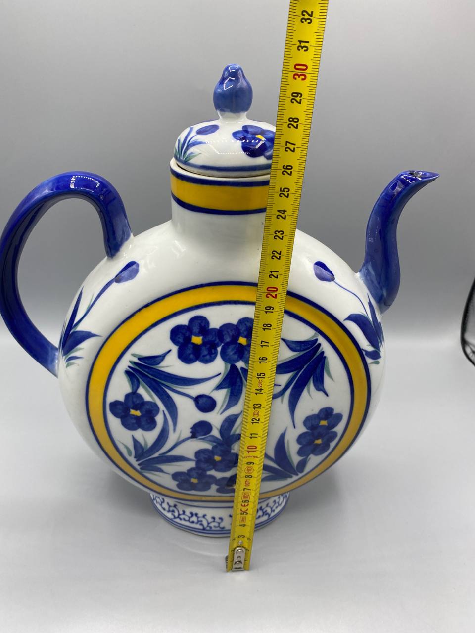 Théière gourde porcelaine mesure hauteur 28 cm mètre visible