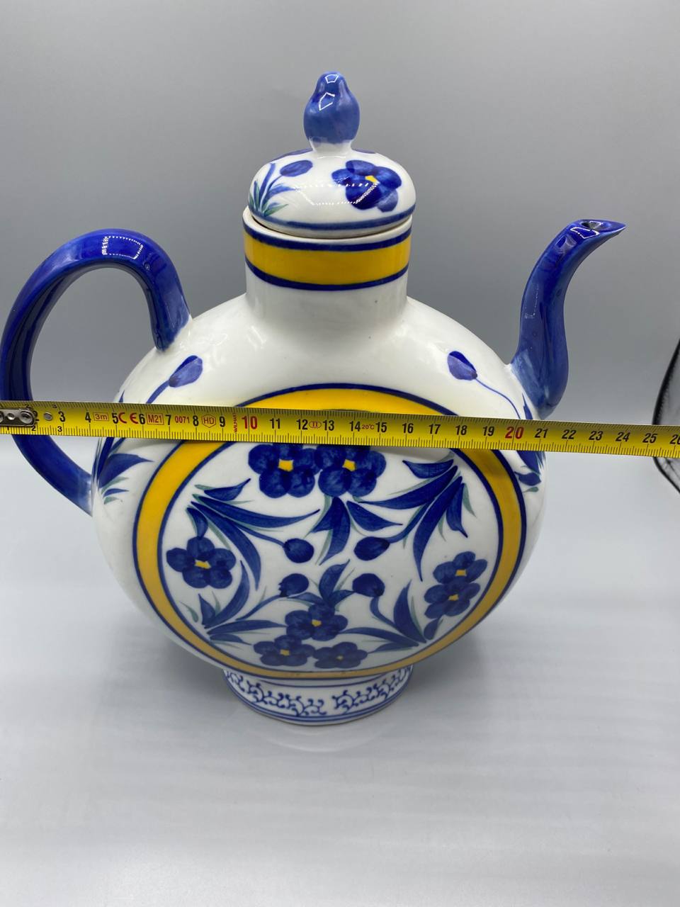 Théière gourde porcelaine mesure largeur 24 cm mètre visible