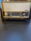 Radio à lampes Point Bleu Soprano coffret bois laqué acajou filet doré façade noire vue de face