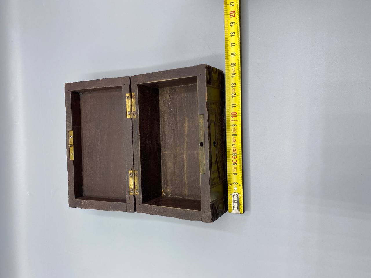 Coffret bois sculpté ouvert 2 compartiments intérieurs charnières laiton doré mesure longueur 20 cm