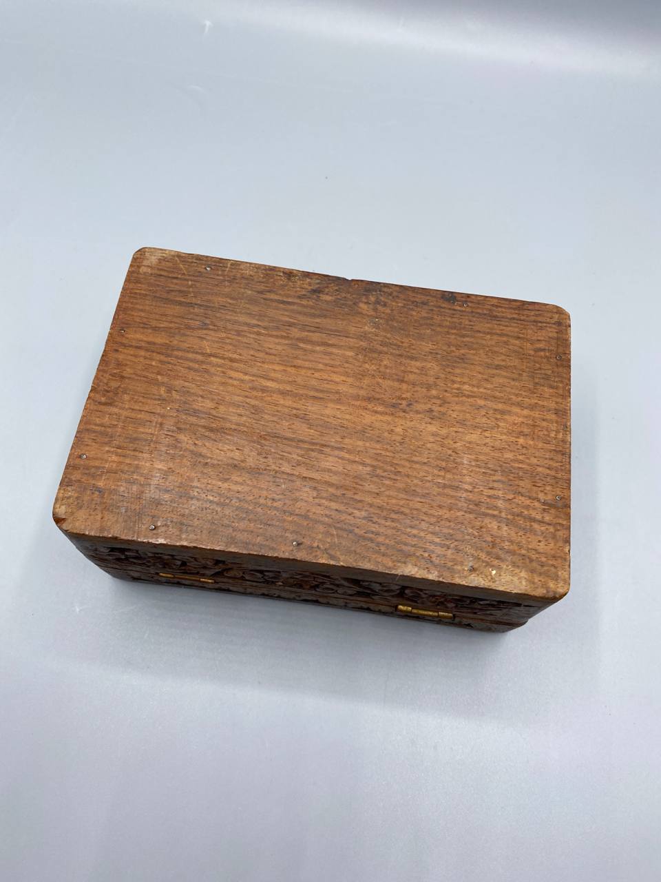 Boîte bois sheesham sculpté médaillon ovale incrustation os mètre mesure longueur 17 cm vue de dessus