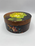 Boîte ronde bois peint grappes de raisin, vue fermée