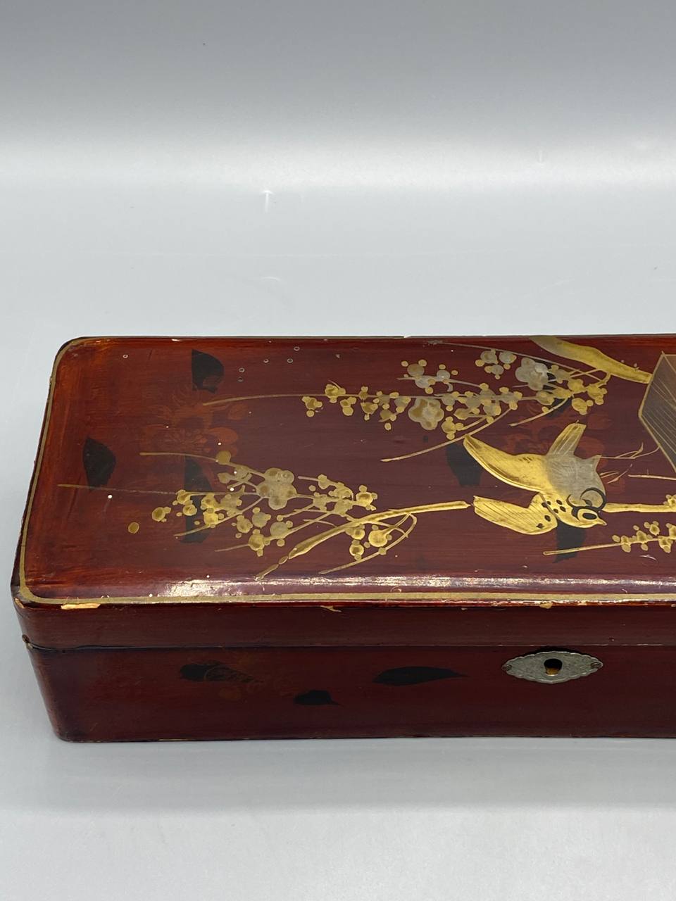 Boîte à éventail japonaise laquée, intérieur laqué noir