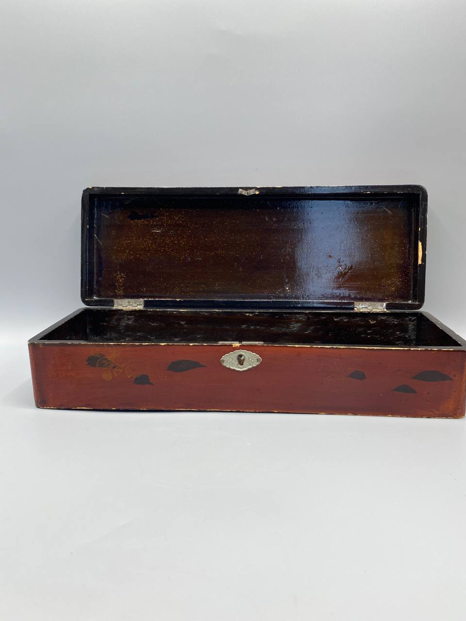 Boîte à éventail japonaise laquée, mesure longueur 27 cm