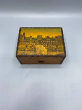 Boîte souvenir bois pyrogravé, décor château de Fontainebleau, gros plan couvercle