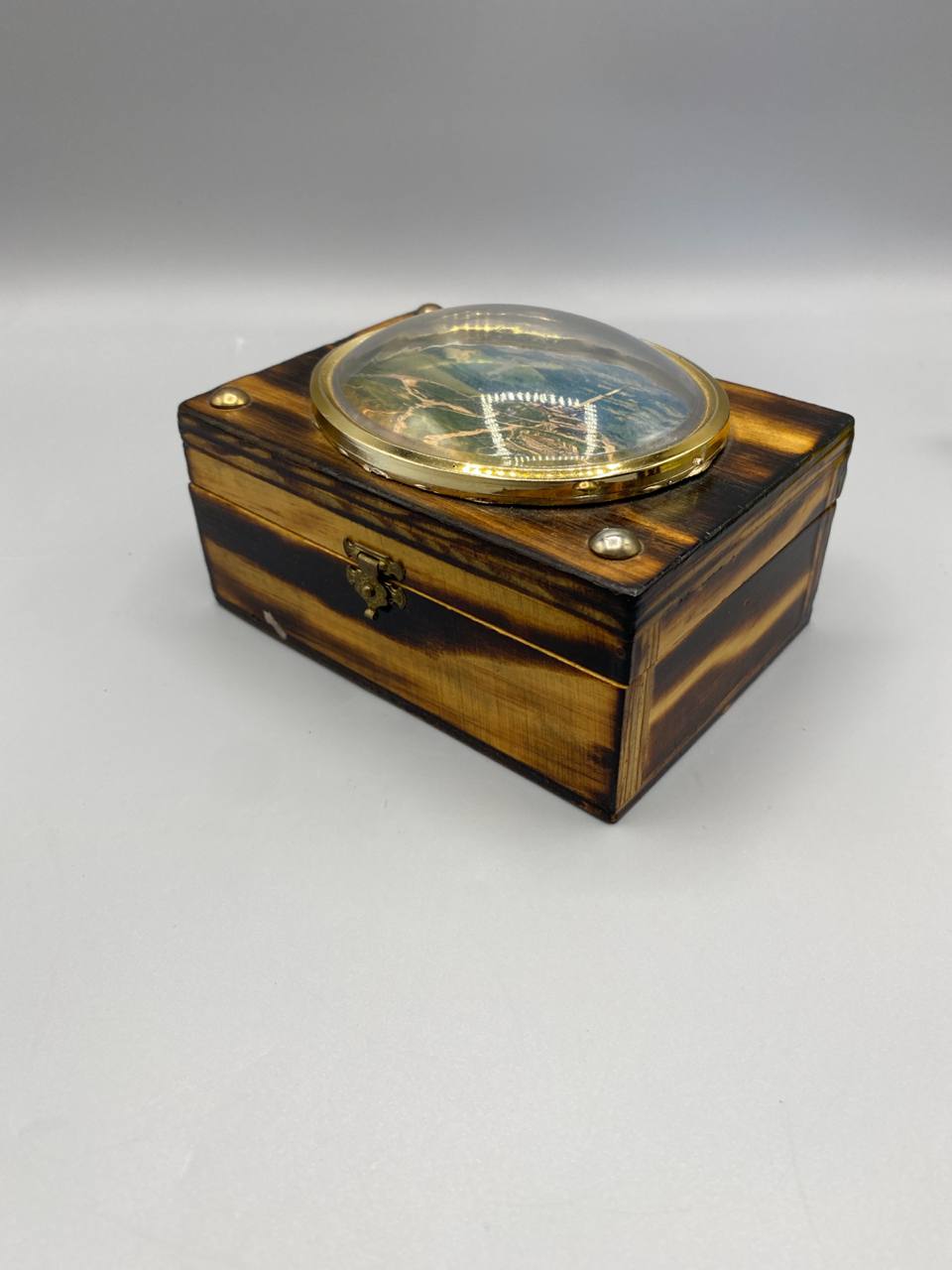 Boîte souvenir bois flammé, intérieur bois clair ouvert