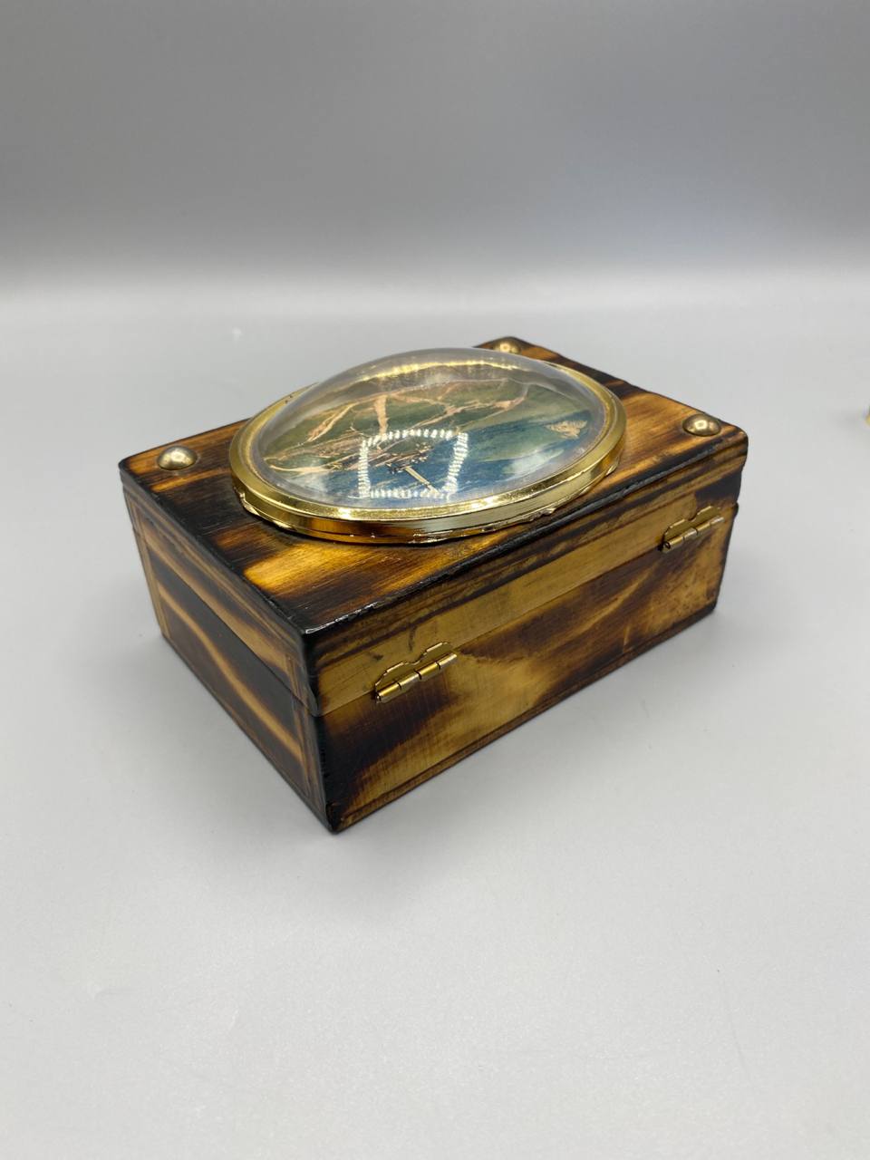 Boîte souvenir bois flammé, vue du dessus avec mètre, largeur 15 cm