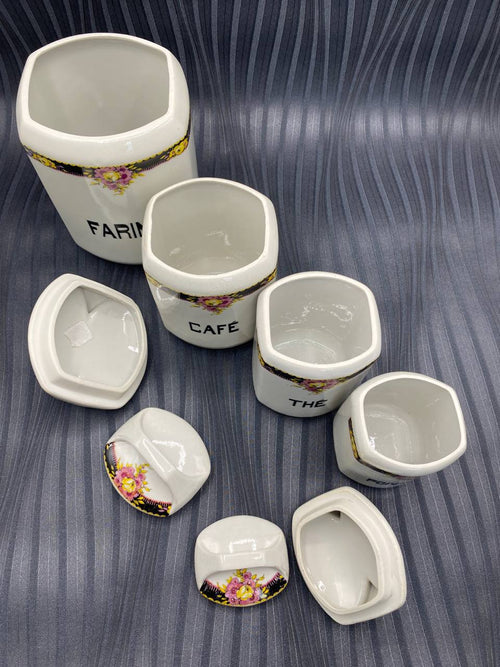 4 pots à provisions faïence ouverts, intérieur blanc, couvercles et corps posés séparément