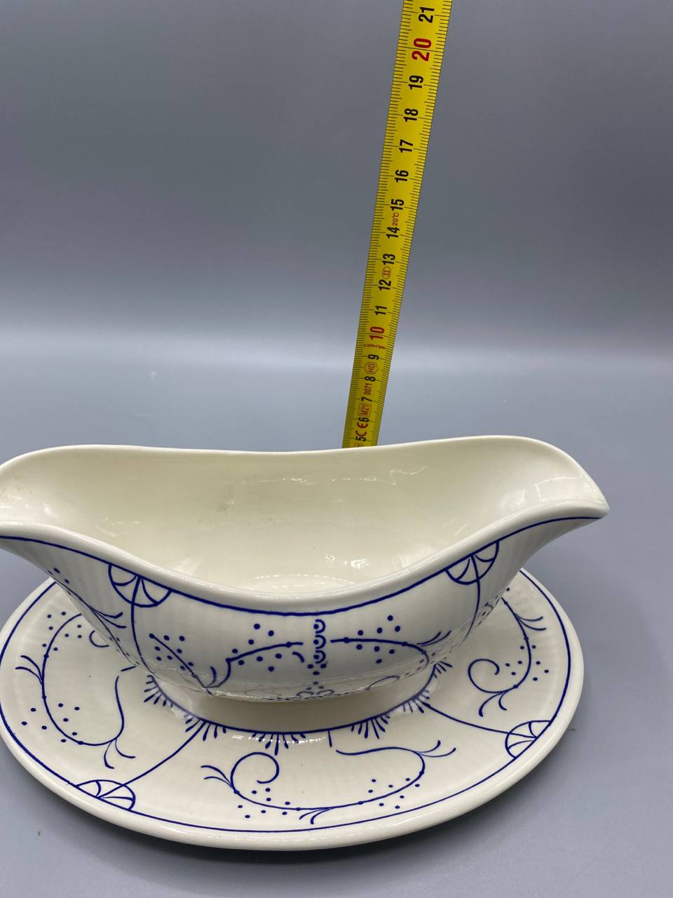 Saucière faïence Copenhague avec mètre ruban, hauteur environ 9 cm