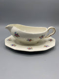 Saucière porcelaine opaque Porcelor Ceranord, vue de face avec dormant octogonal, semis floral polychrome et filet doré