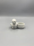 Salière canard porcelaine blanche, vue de face, coupelle ouverte, tête et cou en relief, ailes stylisées