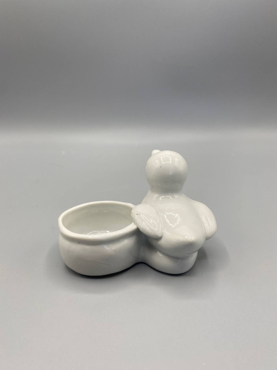 Salière canard, vue de dos, ailes et queue sculptées, coupelle intérieure visible