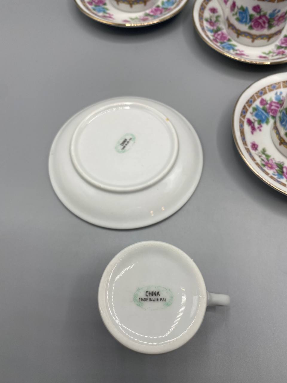 Fond tasse et sous-tasse Jie Pai, cachet vert China Made in Jie Pai, porcelaine blanche émaillée