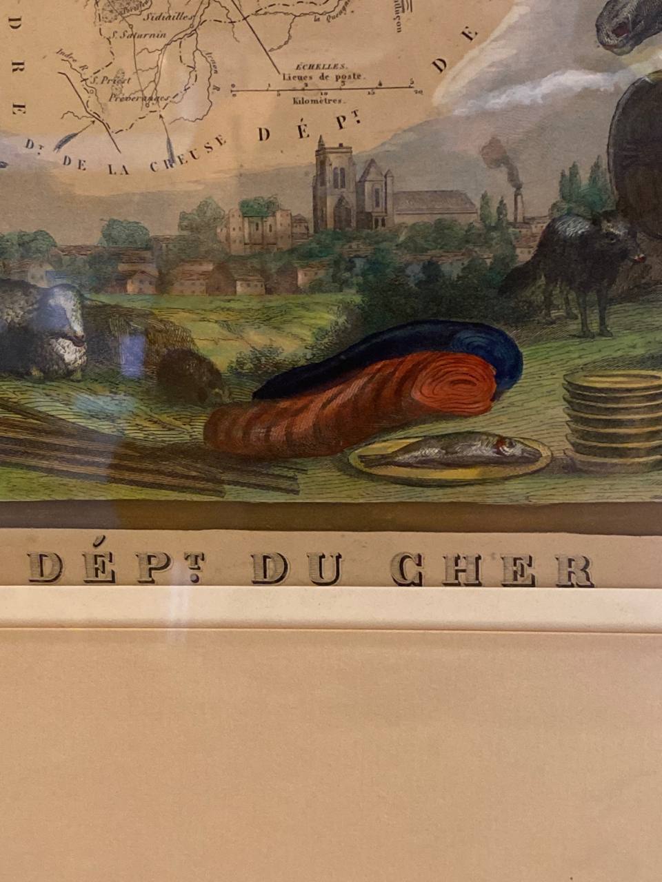 Détail bas de la carte du Cher, titre Dépt du Cher en lettres capitales, scène de genre avec productions locales, mouton, cheval, drap de laine rouge et bleu
