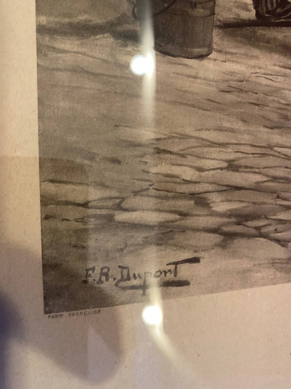 Dos de la gravure encadrée, carton kraft avec corde de suspension en jute à deux points, cadre chêne visible sur les bords