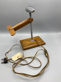 Fer de précision électrique BABETH, vue d'ensemble, socle en bois de chêne, bras articulé, tête chauffante chromée en demi-sphère, cordon tressé doré d'origine