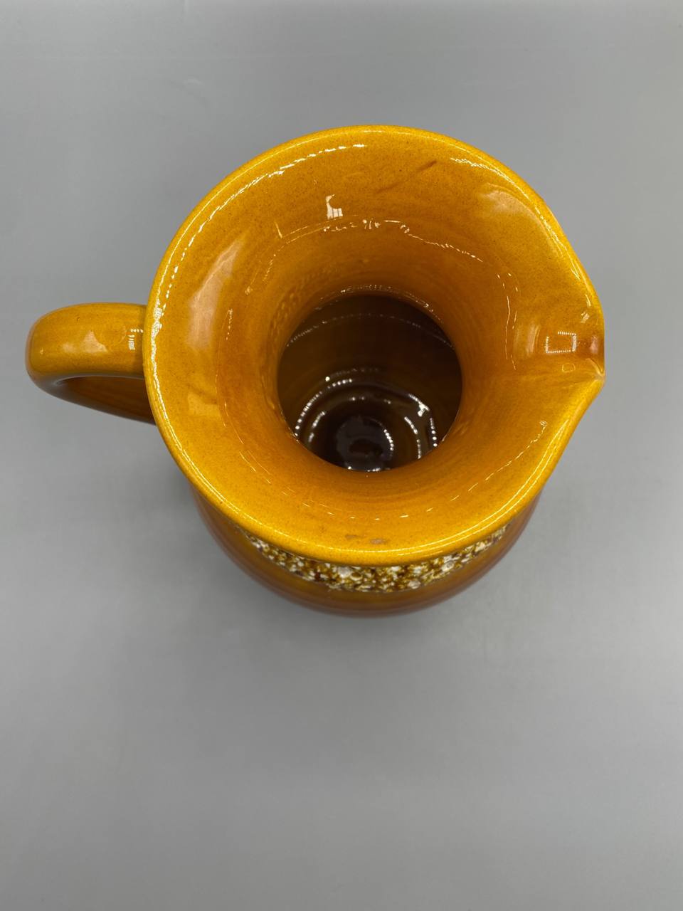 Pichet Vallauris avec mètre, hauteur 19 cm