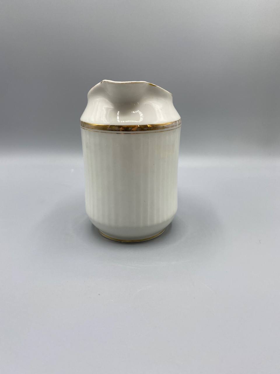 Pot à lait porcelaine ivoire, vue de face sans anse