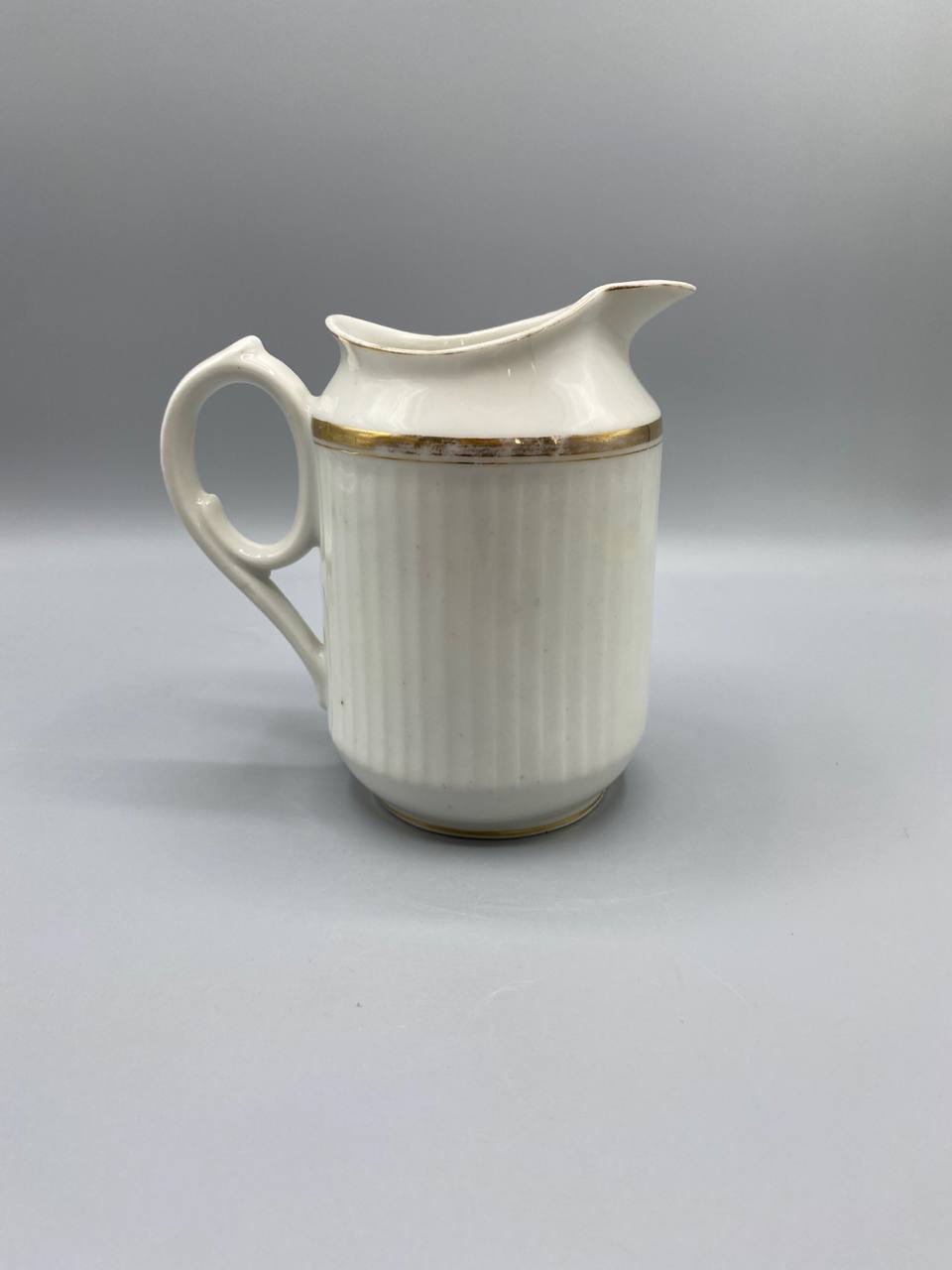 Pot à lait porcelaine ivoire, vue de dos avec anse