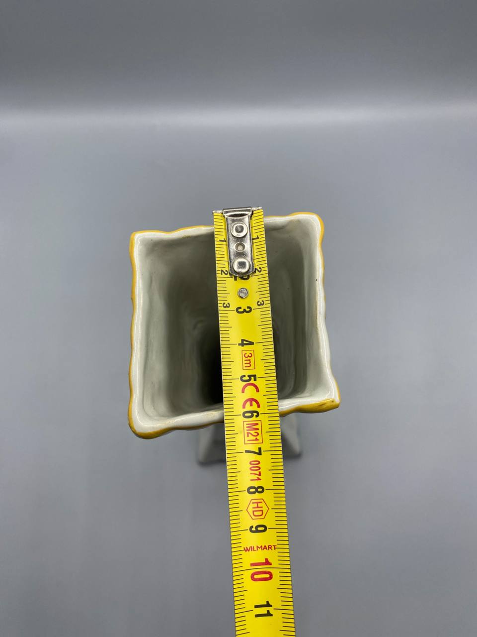 Grand vase cornet faïence avec mètre, hauteur 29 cm