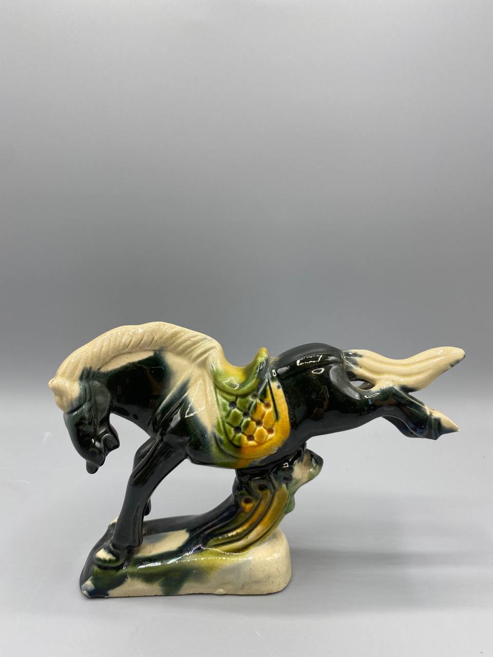 Cheval au galop céramique émaillée style Tang, vue de face