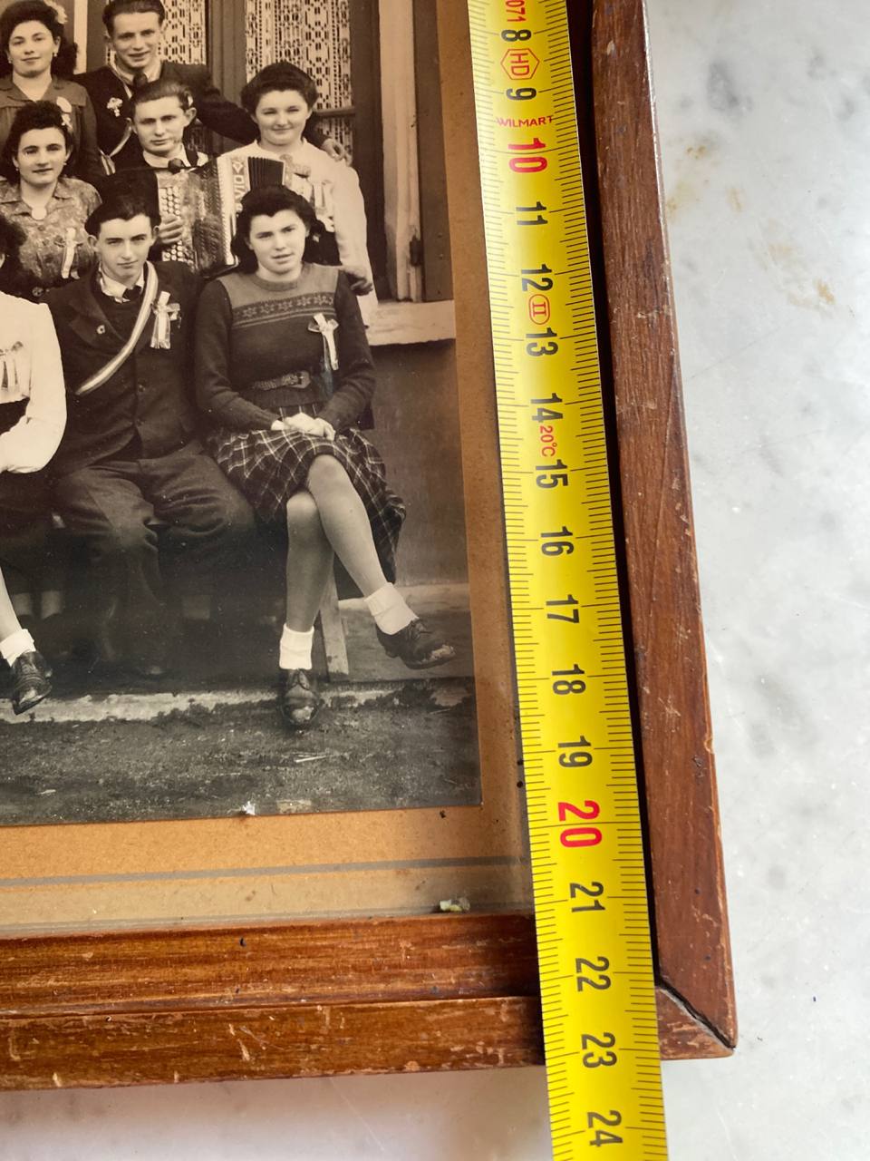 Hauteur du cadre mesurée au mètre à environ 24 cm