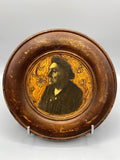 Assiette murale en bois pyrogravé Art nouveau avec portrait d'homme de profil